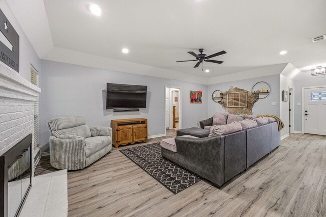 Photo - Beautiful large 3 bedroom home
