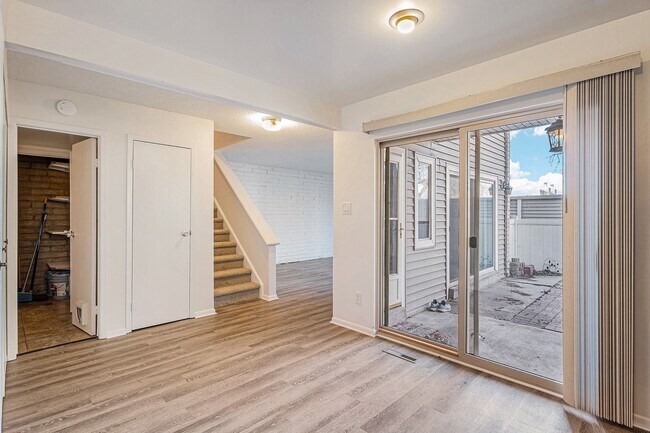 9574 E Kansas Cir