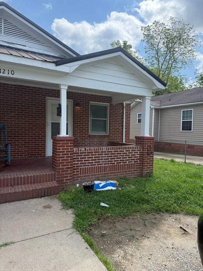 Photo - 1210 E Broad St Casa