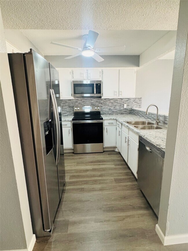 Building Photo - 12509 Newbrook Dr Unit 331