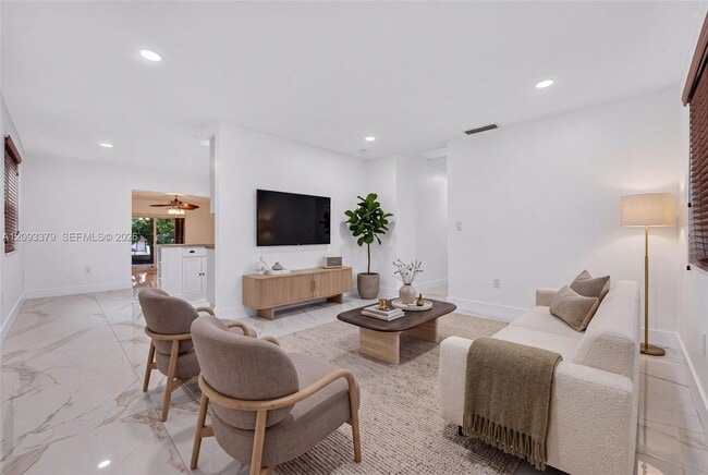 3147 SW 24th St Unit 3149