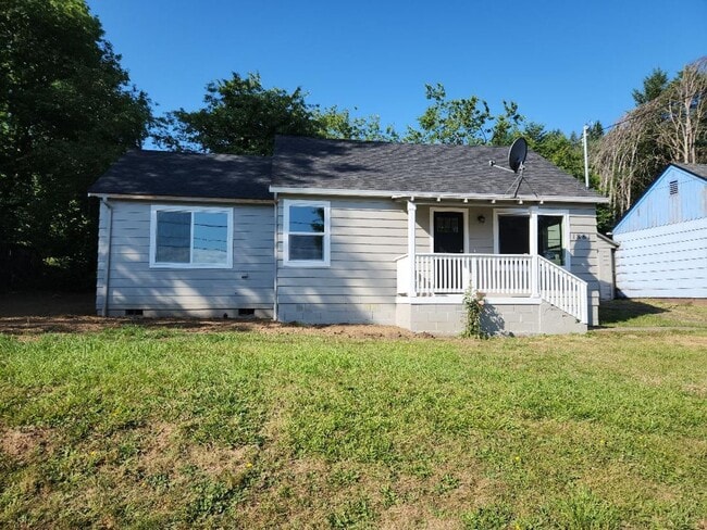 Building Photo - 3bedroom 2bath House