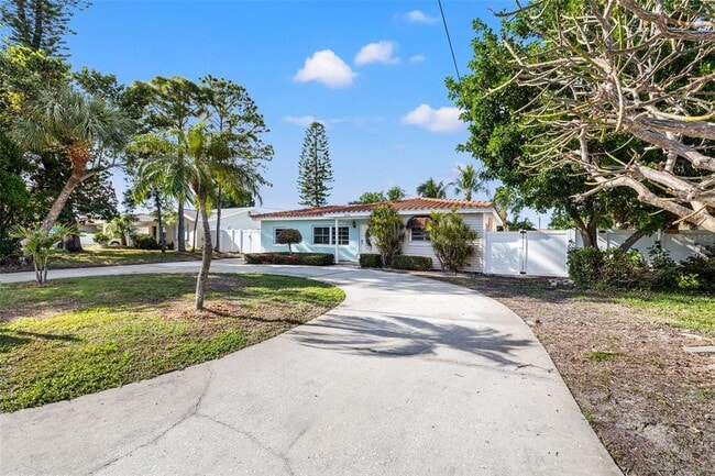 Photo - 3555 Belle Vista Dr E