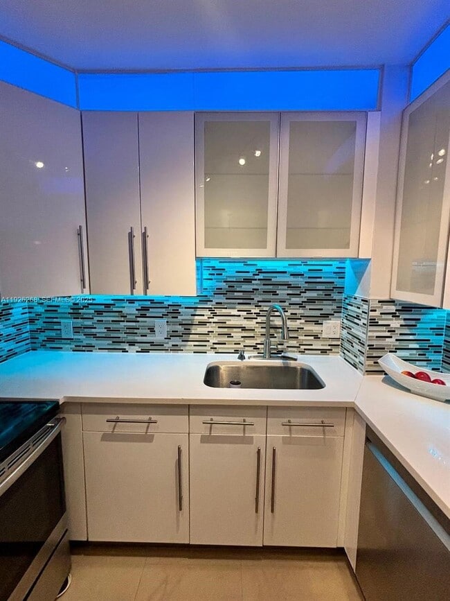 Building Photo - 7441 Wayne Ave Unit 1R