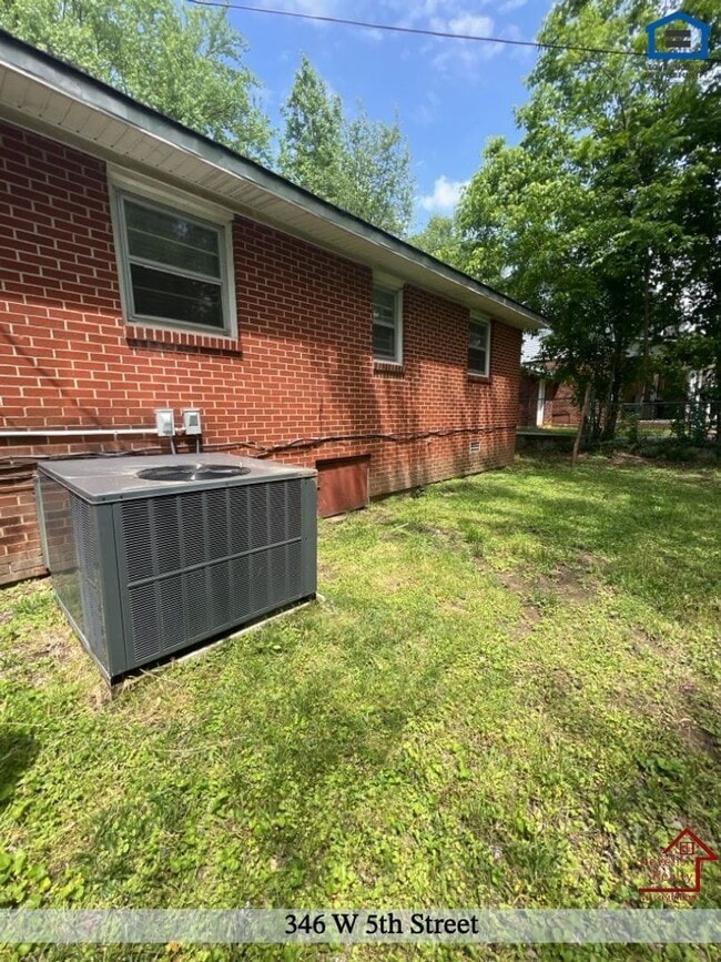 Photo - 346 W 5th St