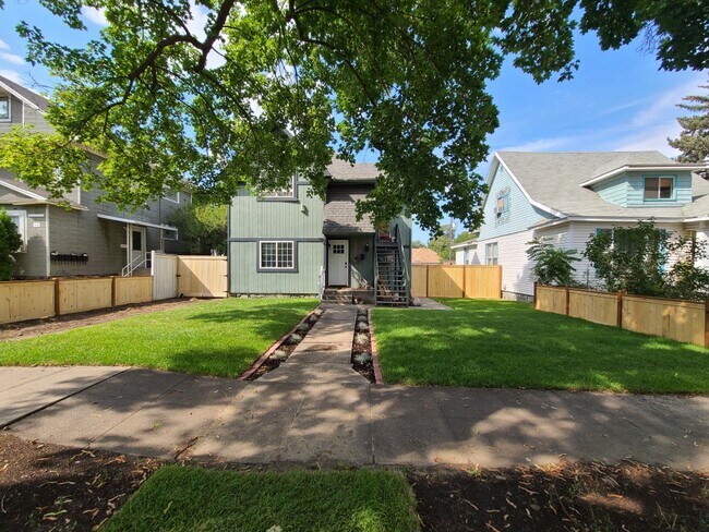 Photo - 1120 W Spofford Ave Unit 1