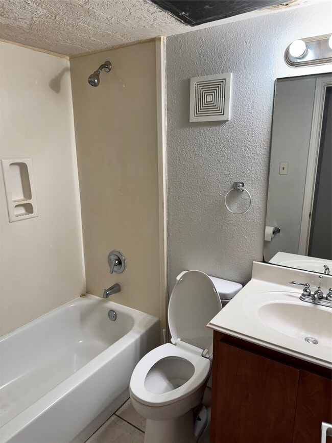 Photo - 445 Carolcrest Ln