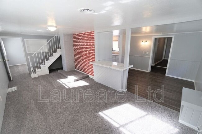 Photo - 2235 Iris St