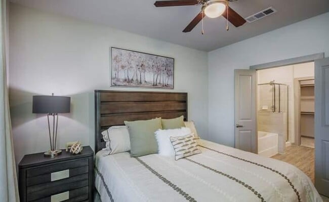 Building Photo - 2 bedroom in Houston TX 77084 Unit 2292 Rental