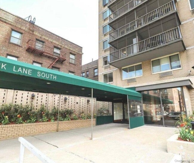 Building Photo - 118-18 Union Tpke Unit 9L Rental