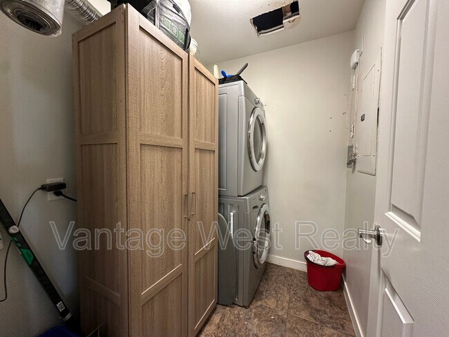 Photo - 1950-1950 Durnin Rd