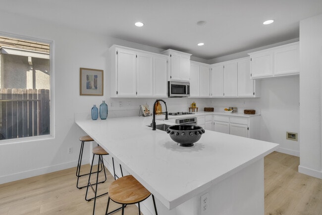 Photo - 1886 Dawnelle Way