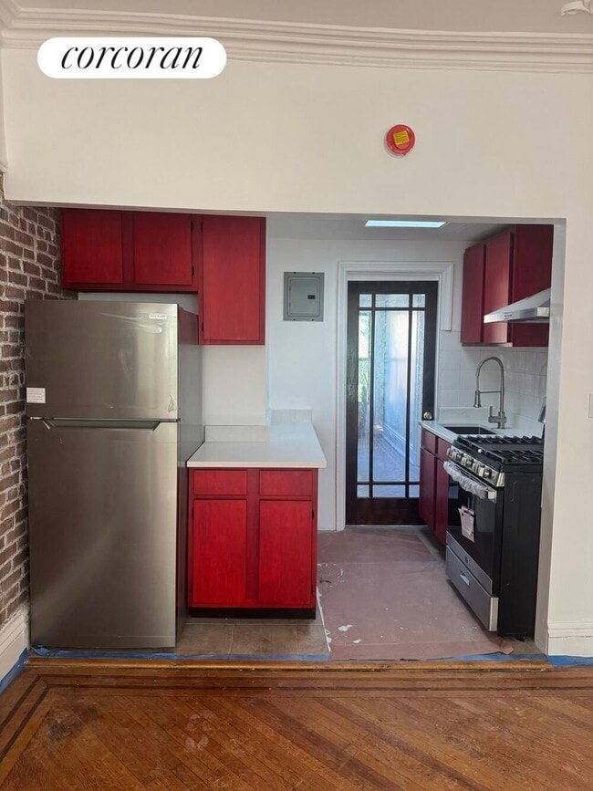 Photo - 49 Monroe St