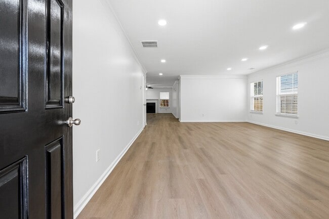 Photo - 3050 Centerglen Ln
