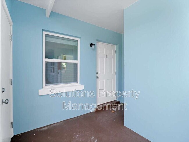 Photo - 101 Deland Ave Unidad 1