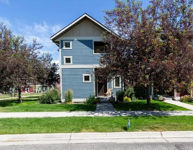 Building Photo - Bright & stylish end-unit 2 Bedroom 1.5 Ba... Rental
