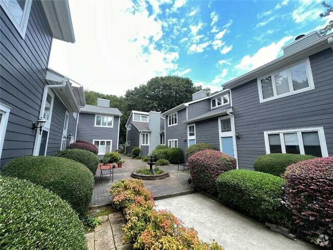 Building Photo - 836 St Charles Ave NE Unit A Rental