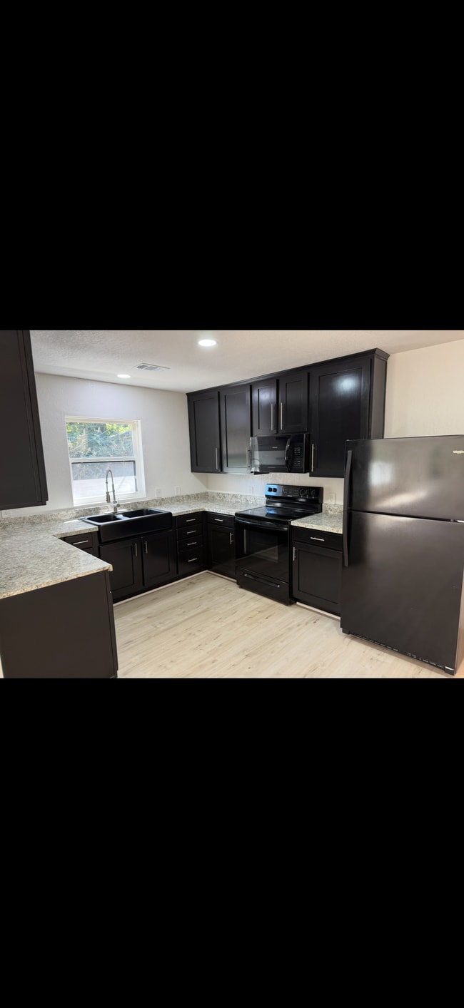 Photo - 112 Poplar St