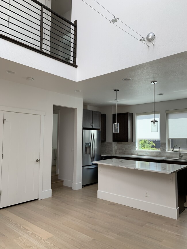 Photo - 525 Promenade Dr