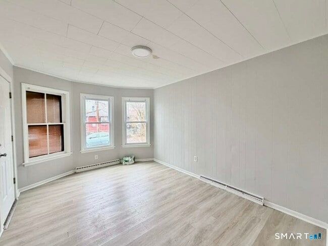 Building Photo - 15 Bassett St Unit 1L