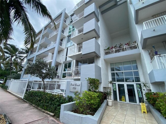 Photo - 7832 Collins Ave Unidad 201