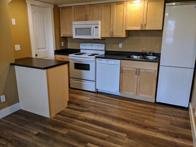 Photo - 860-105 105 Ave