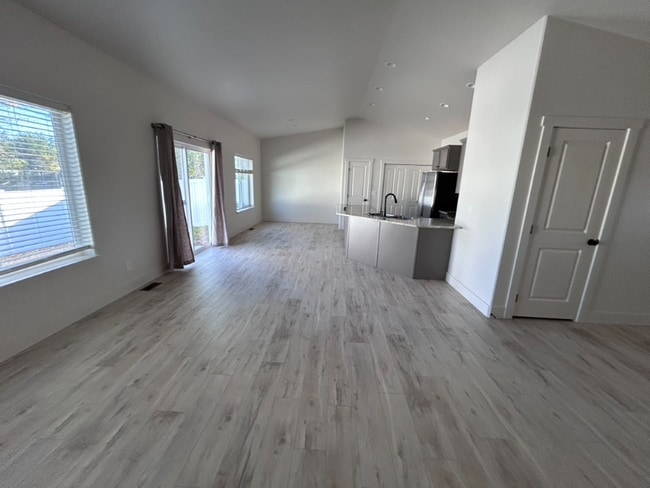 Photo - 108 Centennial Ct