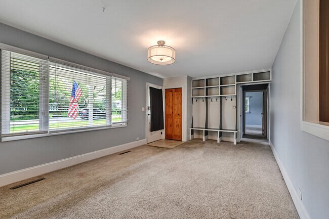 Photo - 5516 S Bruner St