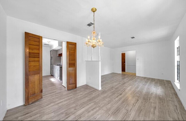 Photo - 8447 Sterlingshire St