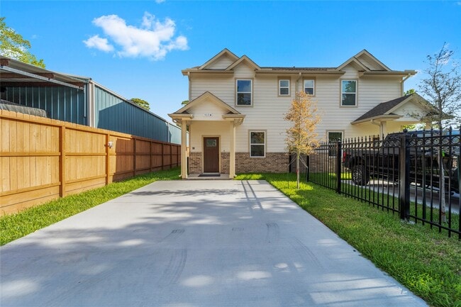 Building Photo - 913 Turner Dr