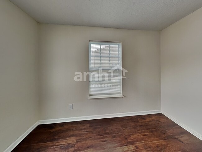 Photo - 10167 Hatherley Way