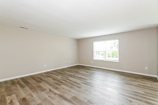 Photo - 302 Brookview Dr