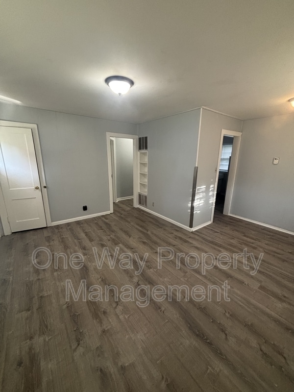 Photo - 1729 E Looman St