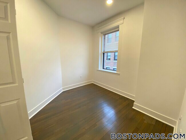 Photo - 11 Queensberry St Unit 32