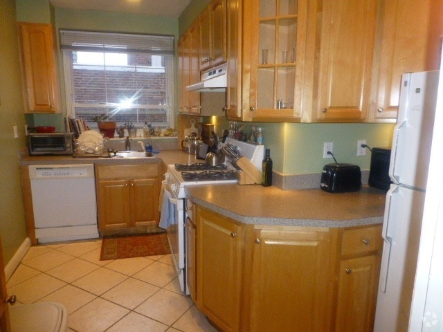 Building Photo - 1559 Beacon St Rental