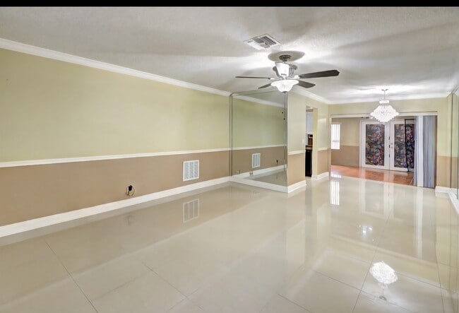 Building Photo - 2933 NW 48th St Rental