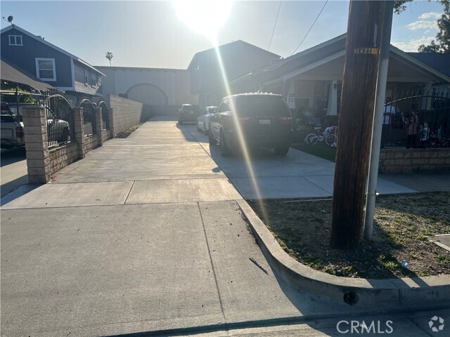 Building Photo - 729 N Soldano Ave Rental