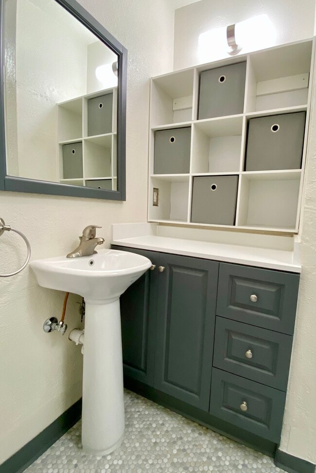 Photo - 502 Los Arboles Ave NW