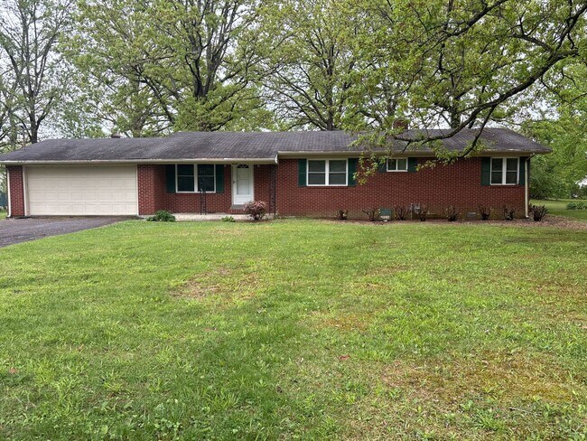 Ranch Style 3 Bedroom, 2 Bath Home - Ranch Style 3 Bedroom, 2 Bath Home