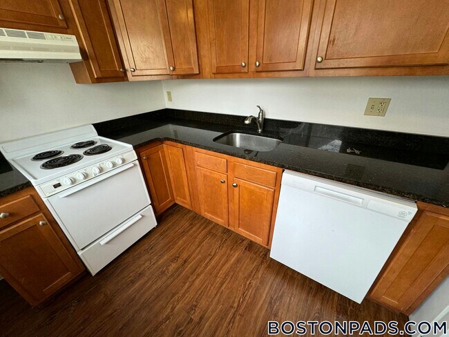 61 Selkirk Rd Unit 1