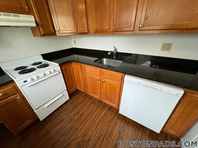 Photo - 61 Selkirk Rd Unit 1