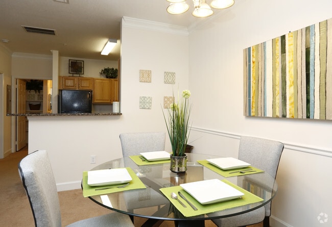 2BR, 2BA - 1116 SF The Ledge Stone- Dining Area