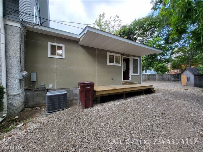 1111 White St
