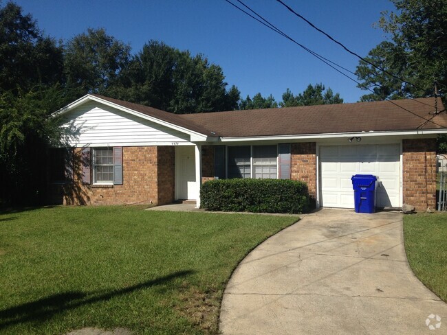 Building Photo - 3 Bedrooms and Huge Yard in Ladson Rental