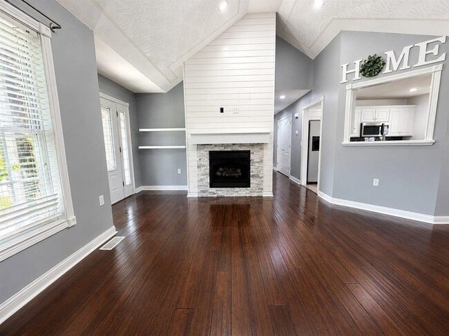 Photo - 1284 Trillium Ln