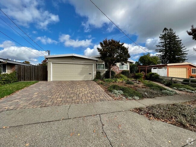 Building Photo - Beautifully Renovated Three Bedroom Napa Home