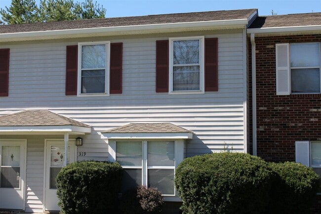 Building Photo - 319 Pheasant Run Ct