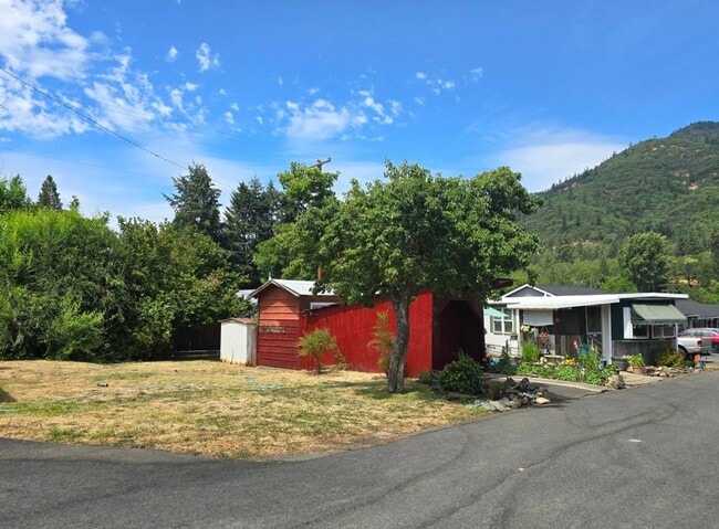 Photo - 7001 Rogue River Hwy