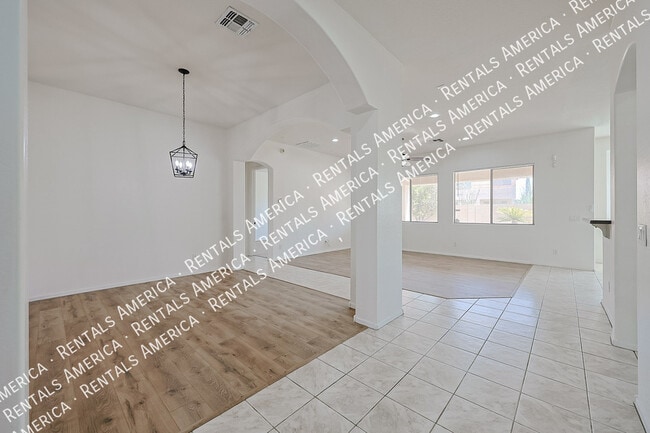Photo - 7005 S 57th Ave