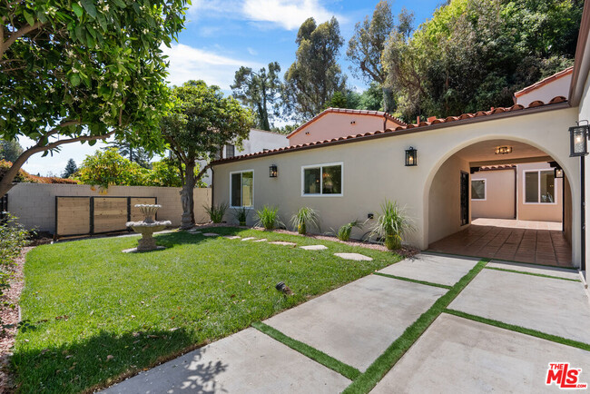 Photo - 1527 N Beverly Dr House